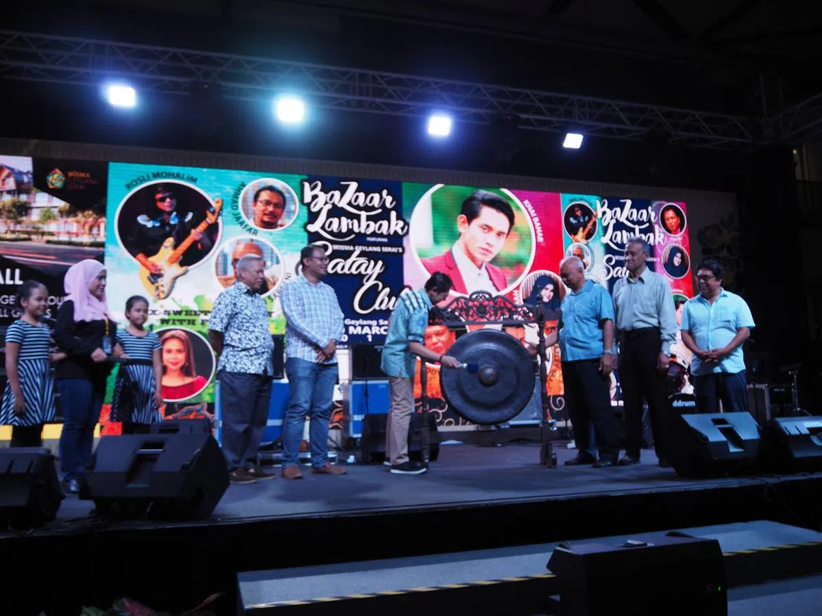  不同服务及设施在同一屋檐下，方便居民参加。（芽笼士乃大厦面簿） 