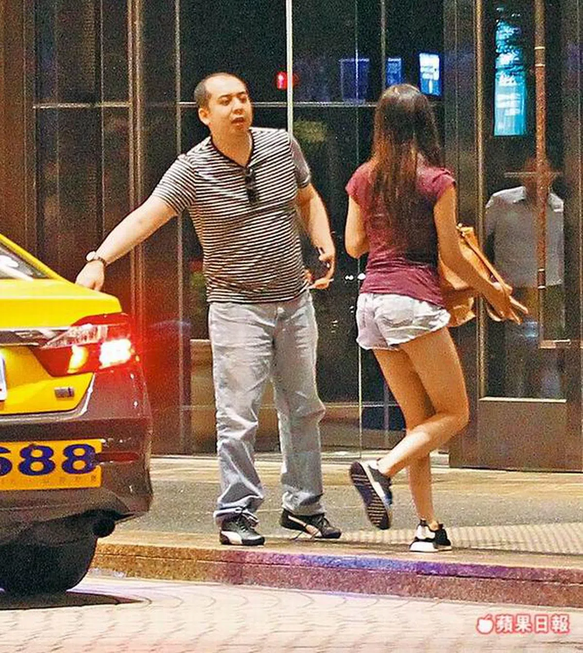  两人玩到凌晨6点才回到君悦酒店。（苹果日报） 