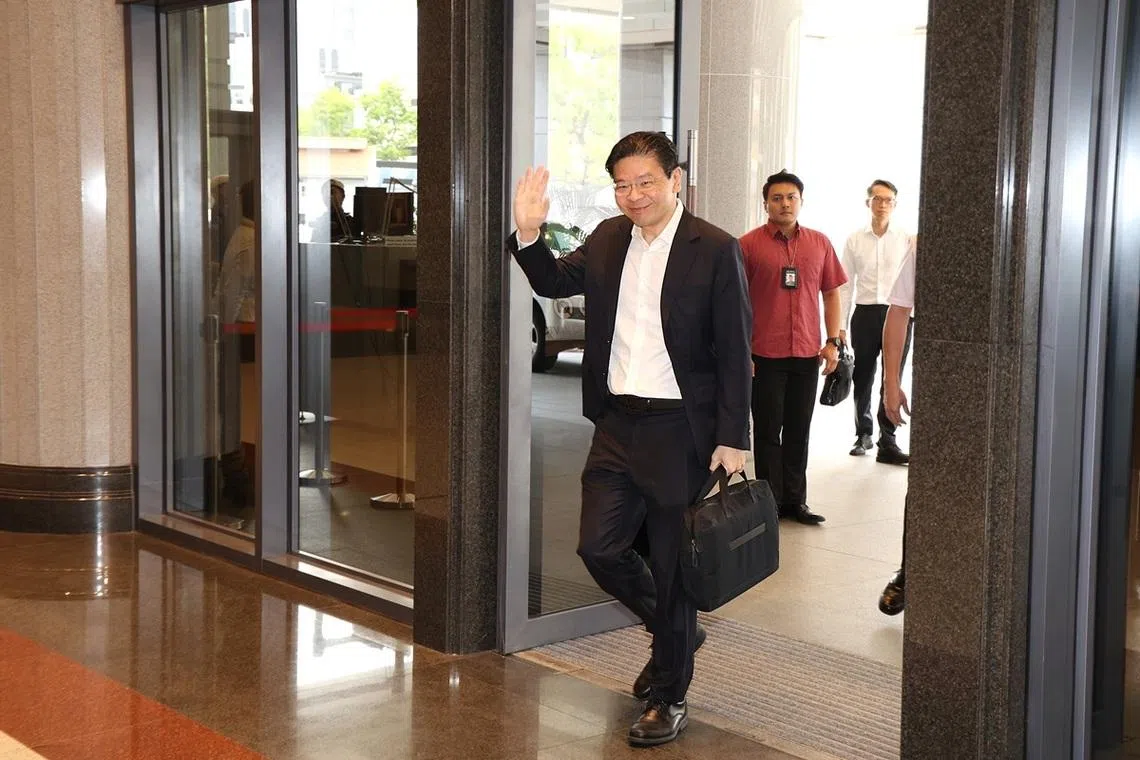 总理兼财政部长黄循财2月12日下午3点钟抵达国会大厦。