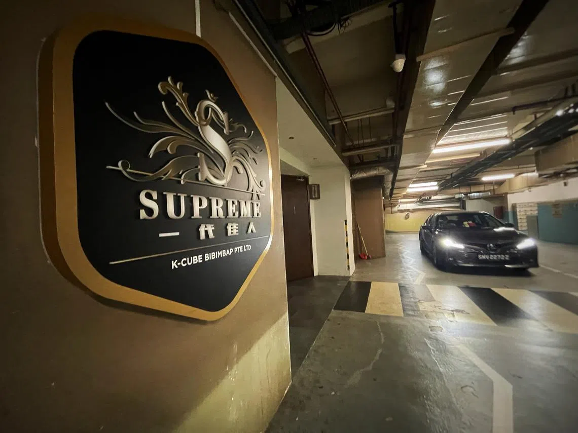 “一代佳人”KTV（Supreme KTV）是其中一家引发冠病感染群的娱乐场所。