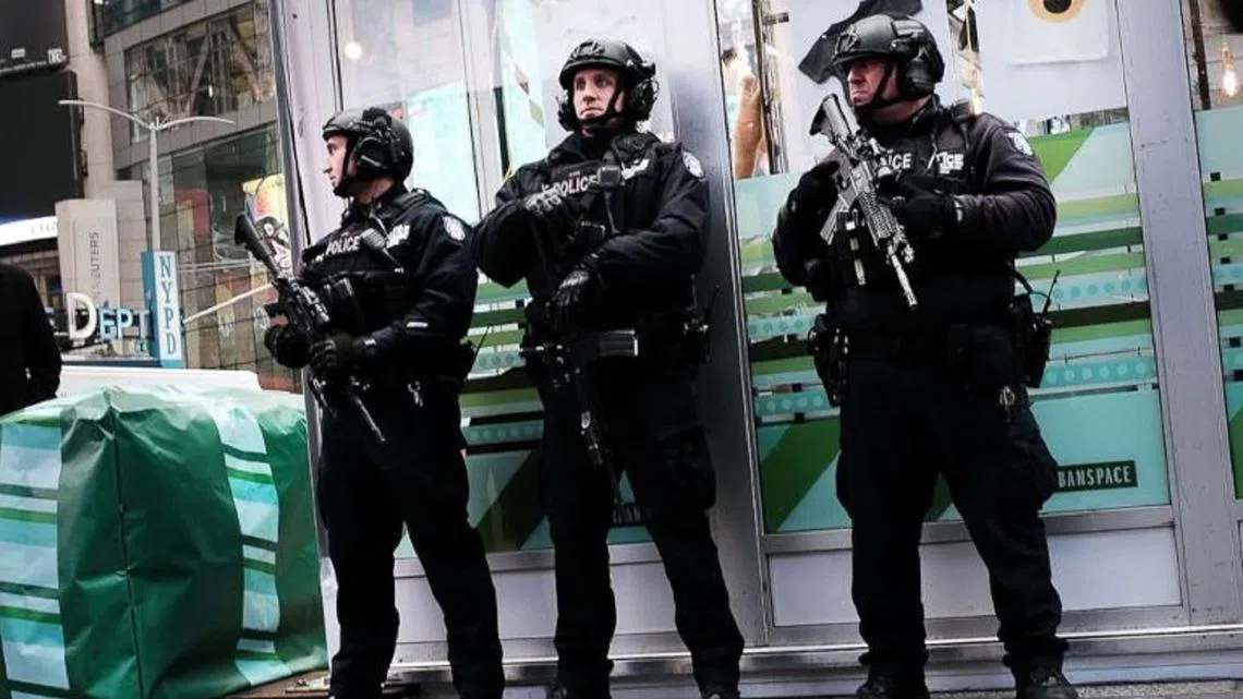 全副武装的纽约警察。（档案照）