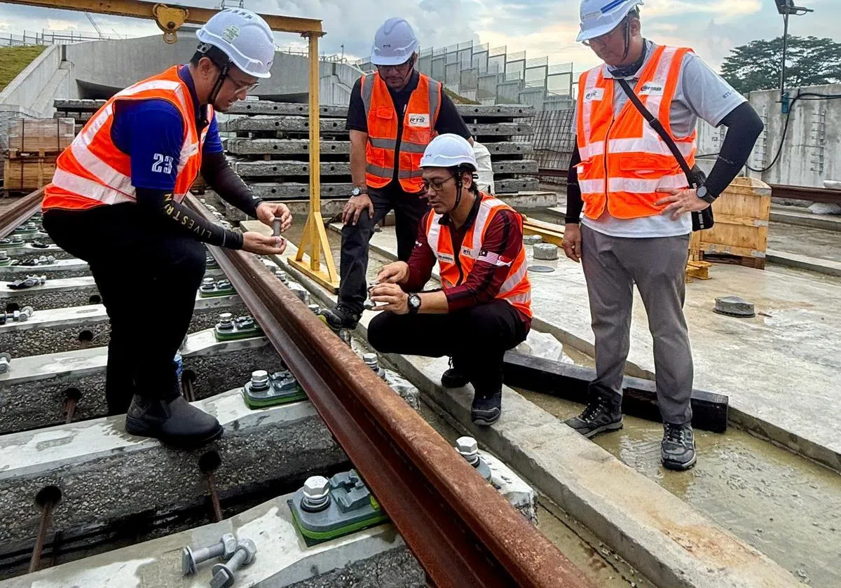 通往新加坡兀兰北站的轨道已经开始铺设。（RTSO）