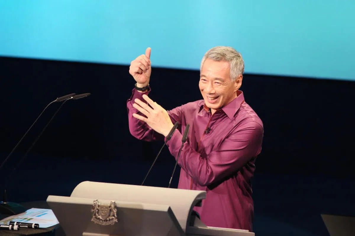  李总理去年8月20日，在宏茂桥工艺教育学院中区学院发表国庆群众大会演讲时，率先提及政府将推出停车付费手机应用。（联合早报） 