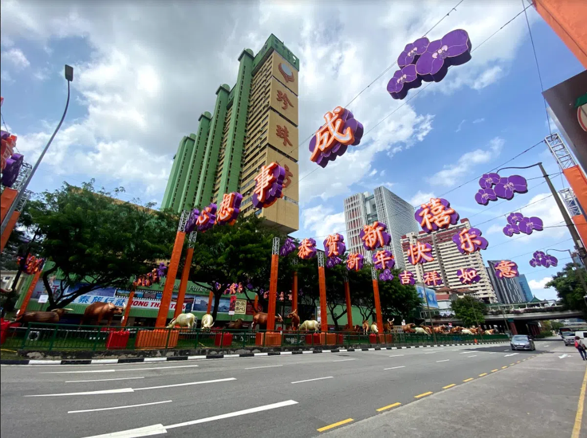  余东旋街和新桥路的大字灯饰。（红蚂蚁摄） 
