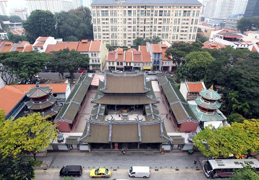 一面俯瞰天福宫一面用餐，确实相当惬意。