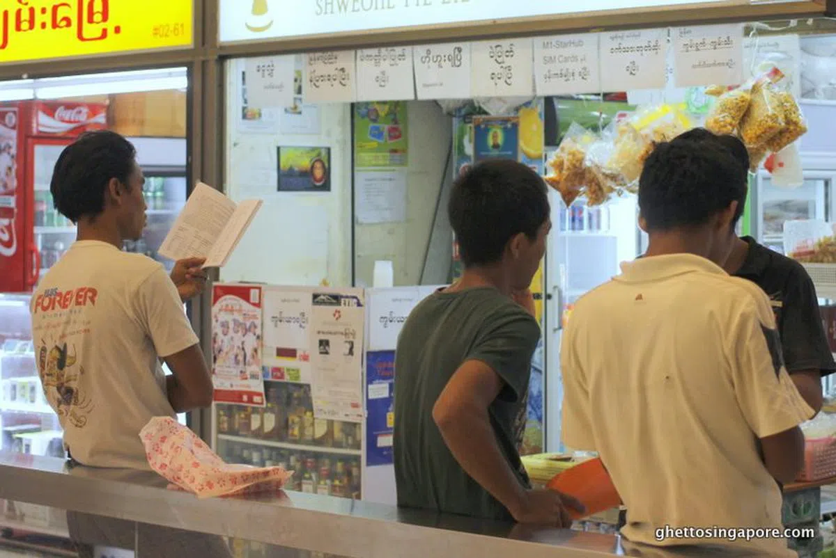  大厦内的其中一间报摊。(Ghetto Singapore) 