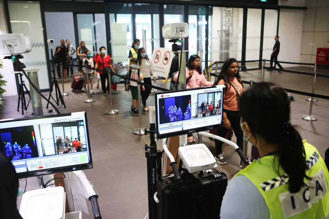 移民与关卡局已在新柔交接关卡设置体温检测。（联合早报）