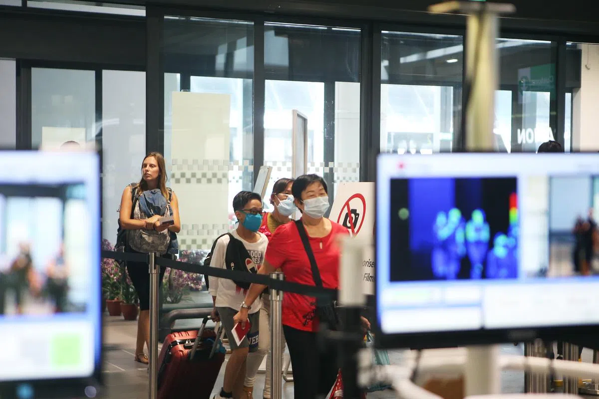  大士关卡已开始设置体温检测。（联合早报） 