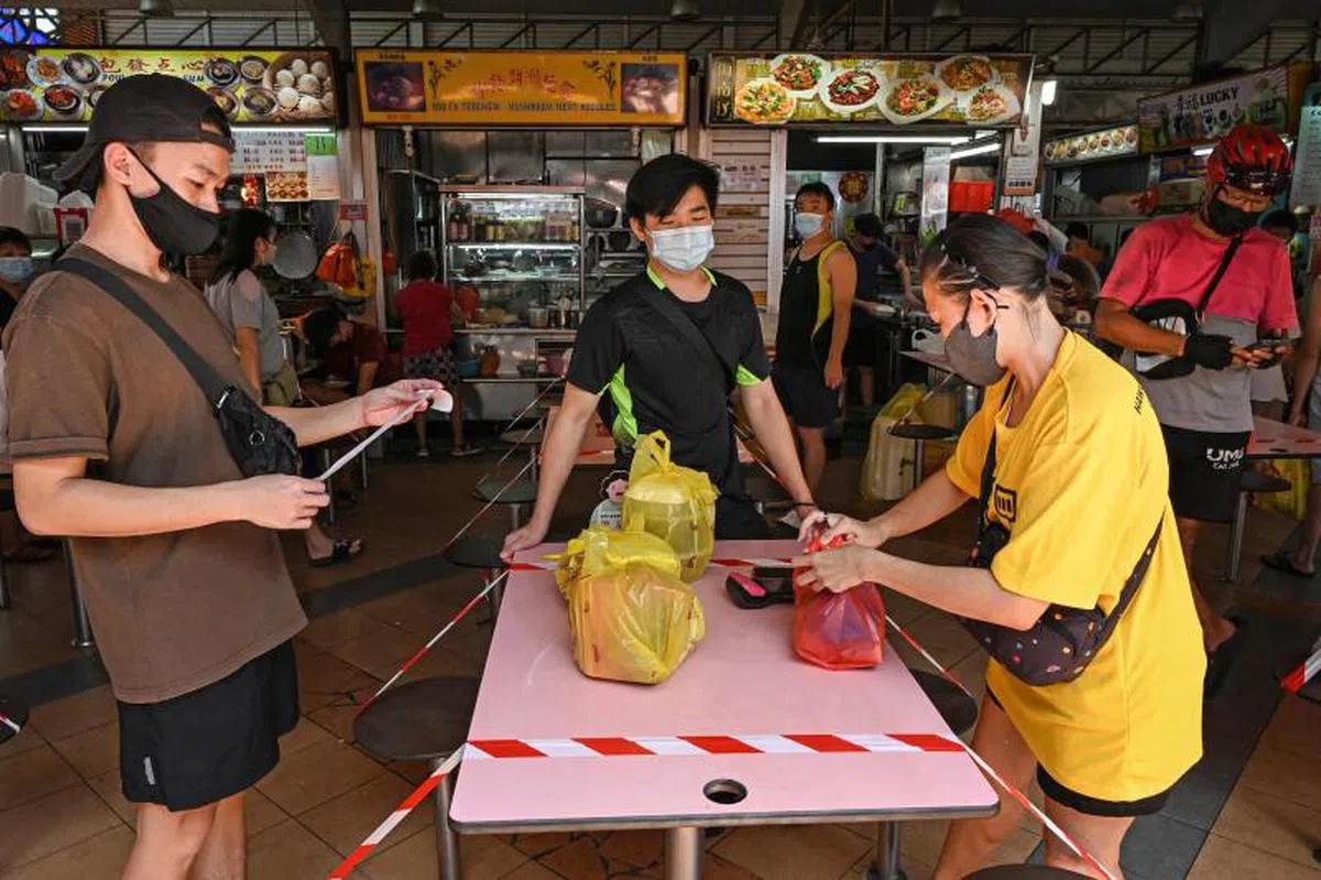  禁止堂食后，一次性塑料用品使用量大幅上升。（法新社） 