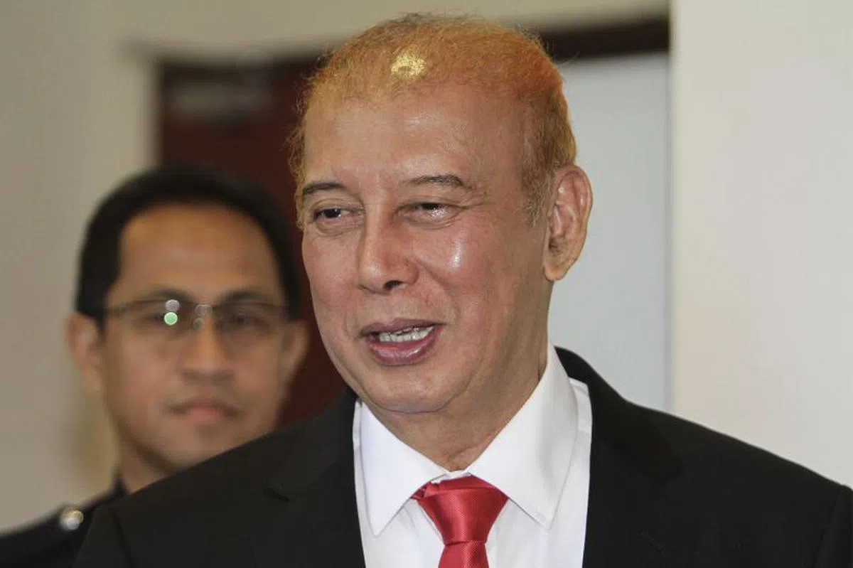  具争议性的马国政治人物、马六甲州前首席部长阿都拉欣高调宣布申请加入土团党，在马国政坛朝野各政党引起震荡。（马来邮报） 