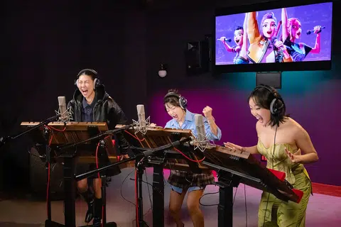 《Kpop 猎魔女团》的配音员。