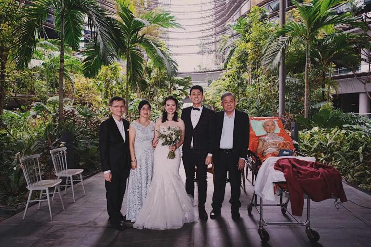 新人与双方家长合照。（Just Weddings Photography） 