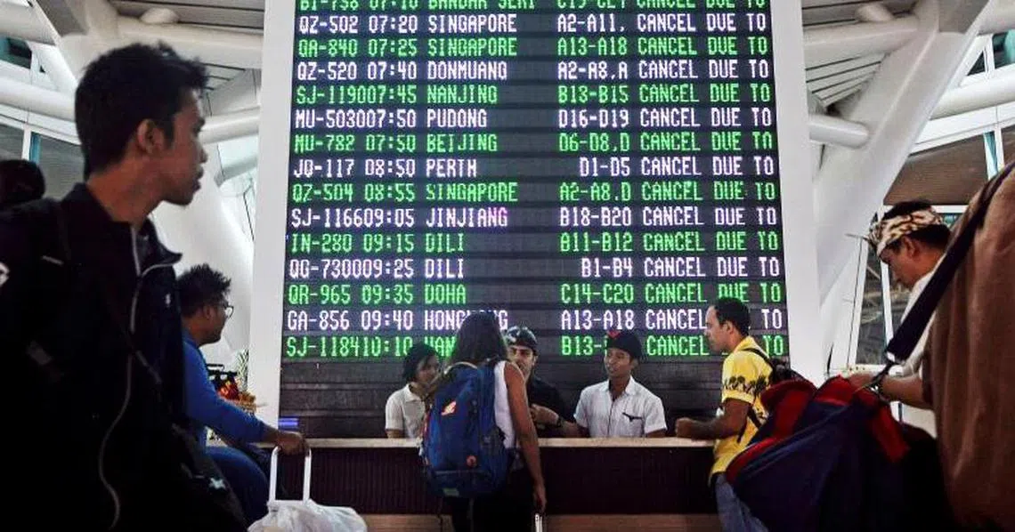 印尼峇厘岛努拉雷国际机场昨天宣布关闭，所有航班都已取消。（路透社）