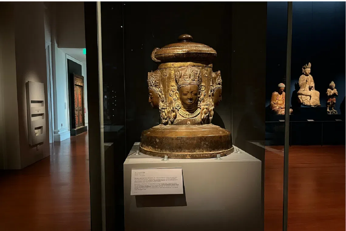 目前在亚洲文明博物馆展出的印度教神祇尼尔巴拉希雕塑。（海峡时报）