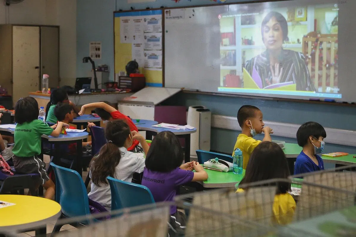 专家指出，不少研究发现功课有其潜在的好处，像是有助于加强在家中强化学术概念、培养时间管理技能等。（海峡时报）
