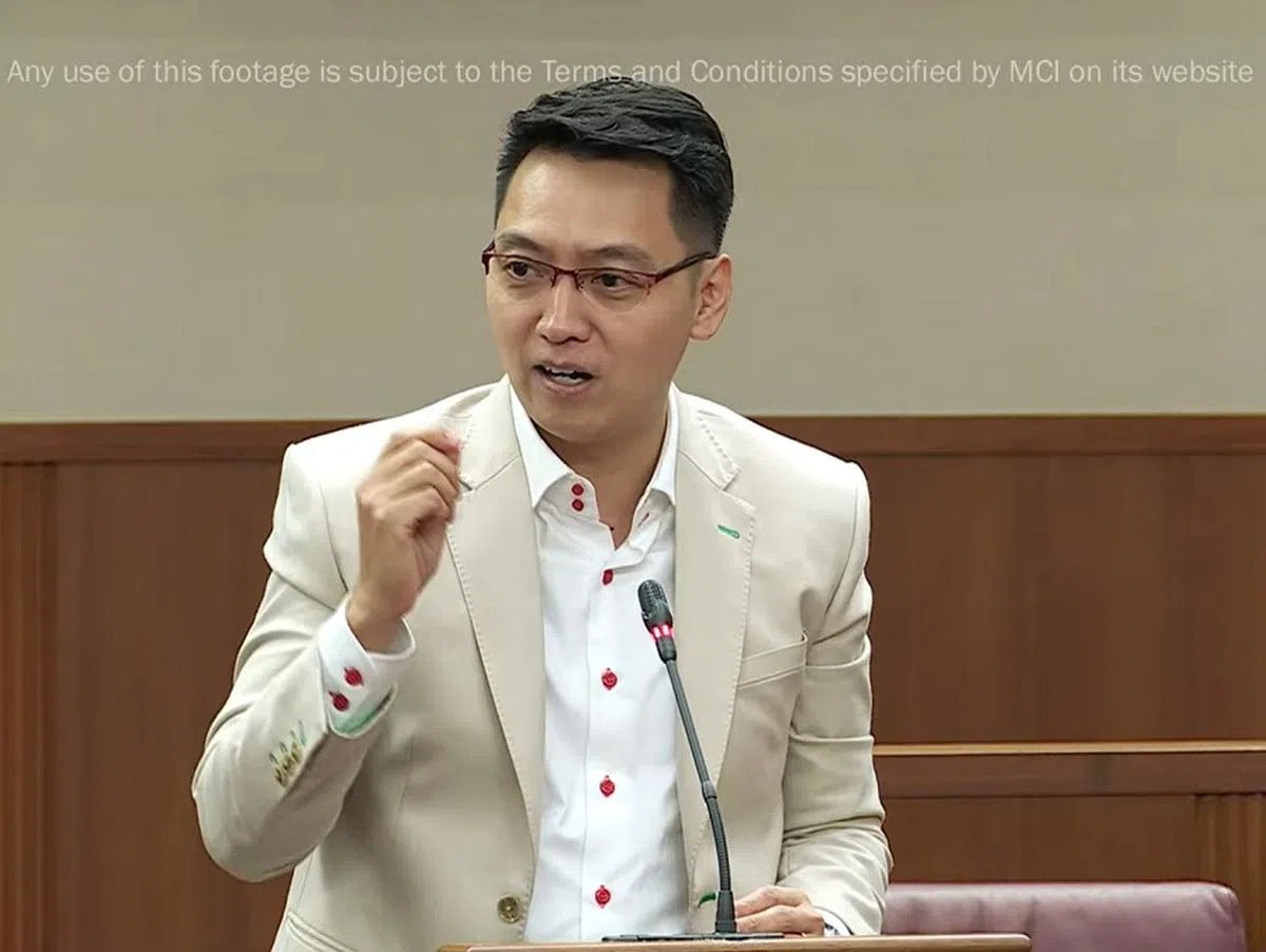 蔡厝港集选区黄文鸿。（国会直播视频截图）