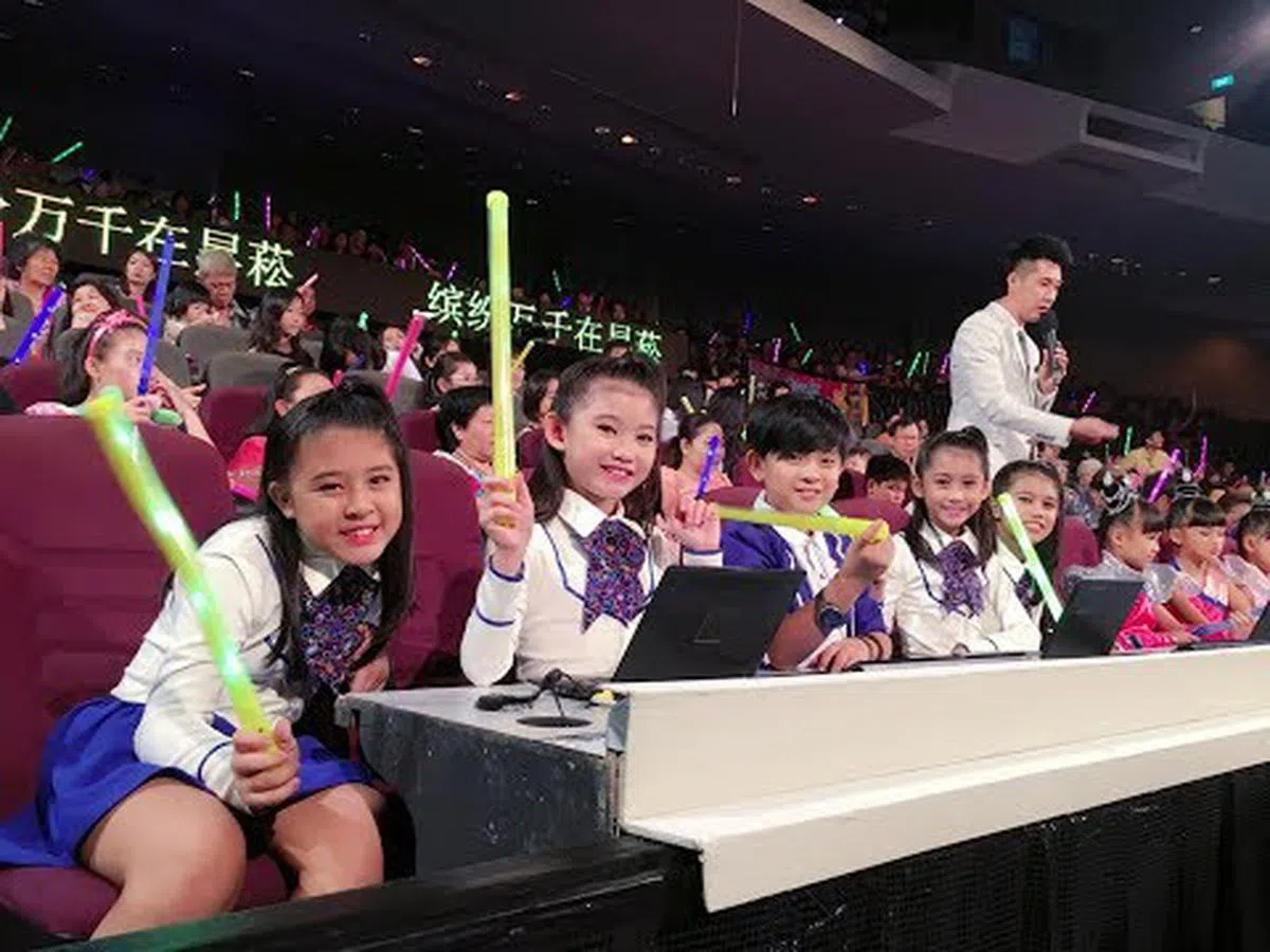  儿童参加本地电视节目《缤纷万千在昇菘》。（互联网） 