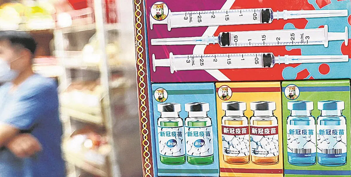 本地业者去年引进的冠病相关祭品，销量没有预期好。（新明日报）