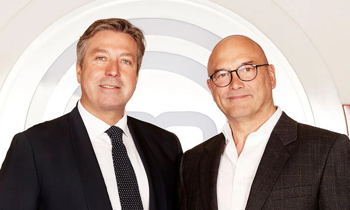  英国厨师选秀节目《顶级厨师》的两名评委John Torode（左）和Gregg Wallace。（互联网） 