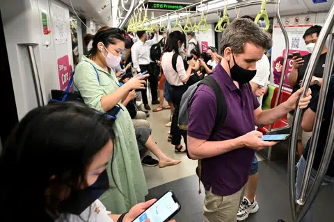 王乙康昨日表示，本地可能将在7、8月迎来新一波疫情。（海峡时报）
