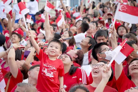 一项调查显示新加坡人，尤其是年轻一代对非华族总理的接受度高。（通讯及新闻部）