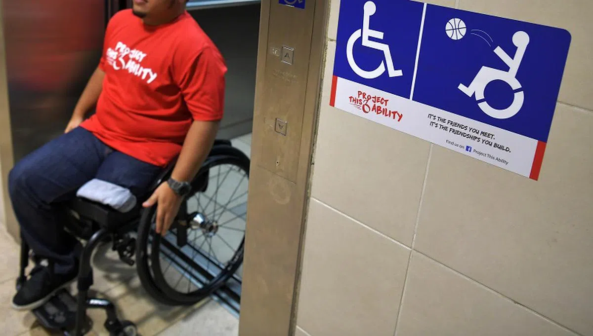 特需旅客认为，新加坡的公交系统非常方便，不论去哪里都能轻易到达。（海峡时报）