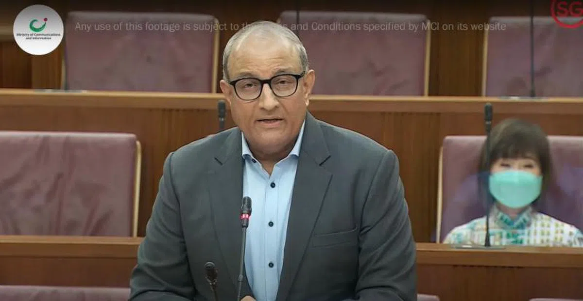 交通部长易华仁在国会拨款委员会针对边境开放课题作出回应。（视频截图）