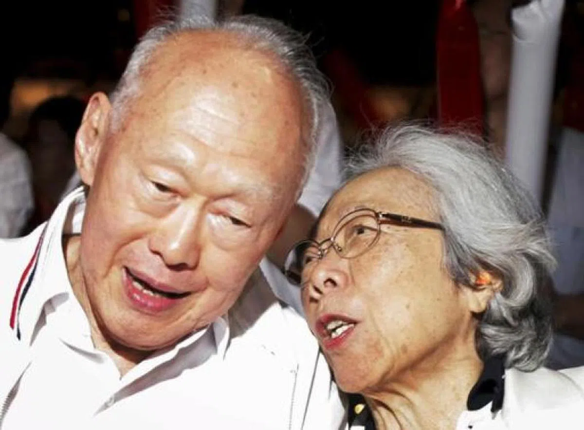  李光耀与妻子柯玉芝人前人后都非常恩爱，感情十分好。（路透社） 