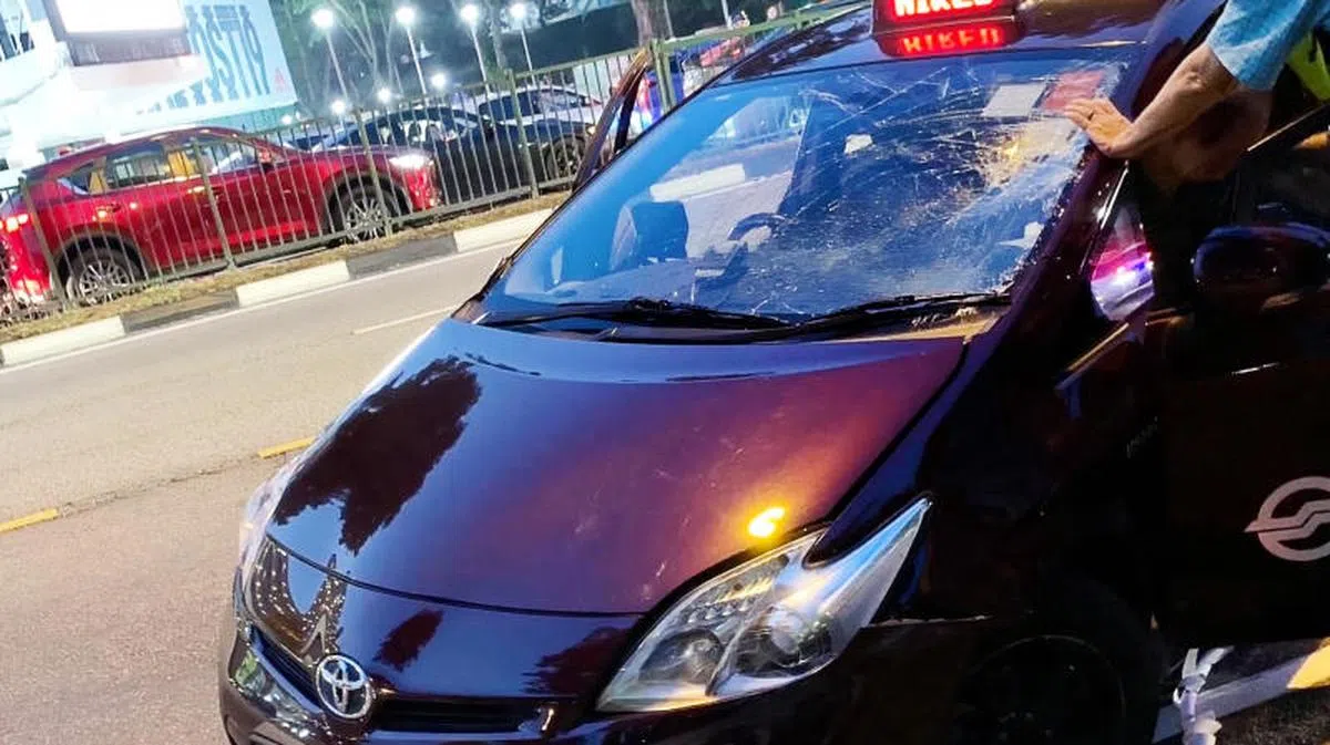  侯元华暂时恢复意识时，看到的就是爆裂的挡风镜。（档案照） 