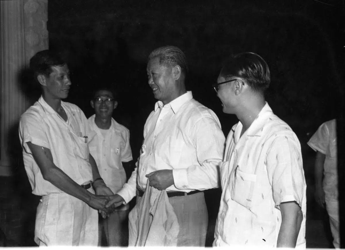  1958年8月6日，中正中学前任校长庄竹林博士，在出境令下被扣十个月后获得无条件释放。（《星洲日报》档案照） 