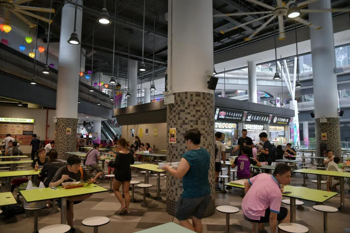  淡滨尼天地小贩中心。（海峡时报） 