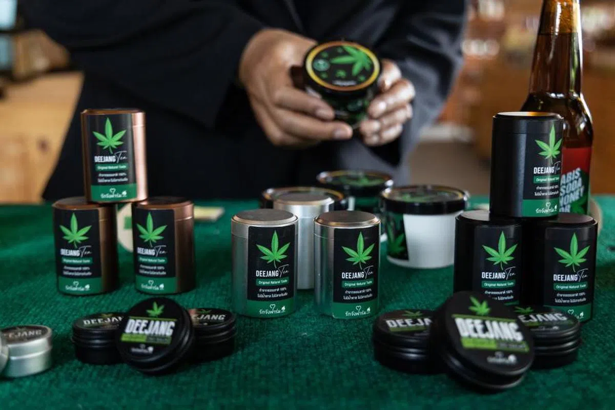 泰国当地用大麻制成的各种产品。（彭博社）