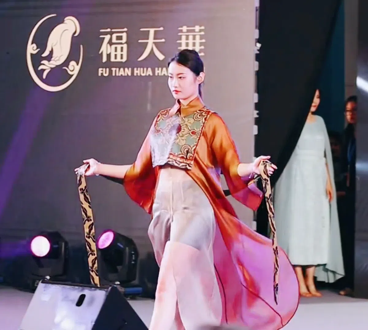 （视频截图）