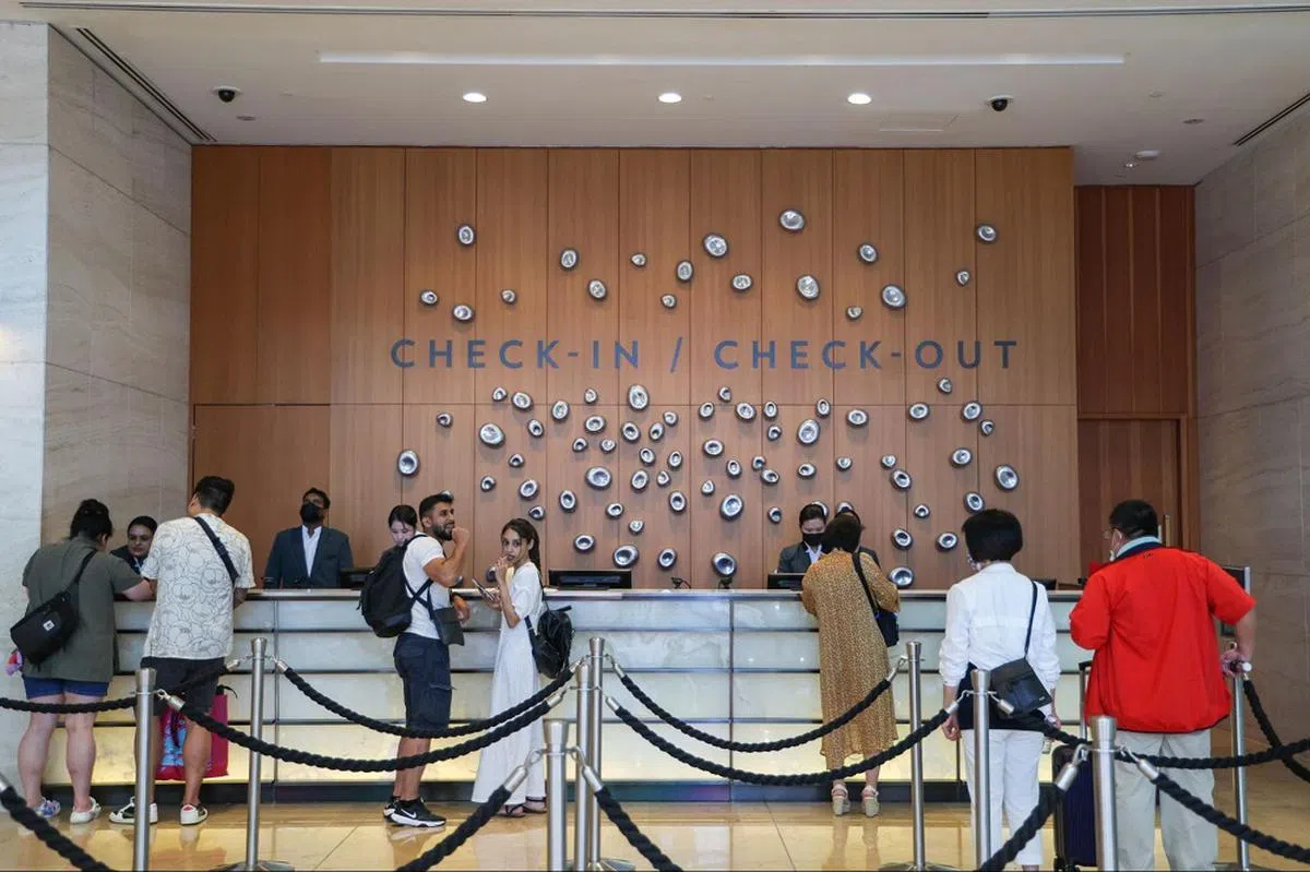 新加坡旅游局和新加坡酒店协会推出“酒店业可持续发展蓝图”，其中一个目标是让酒店业者开始追踪碳排放量，并在2030年前减排。（联合早报）