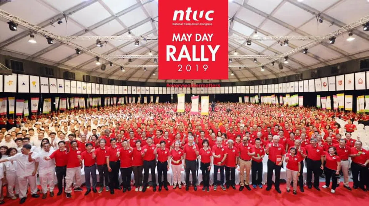  2019年五一劳动节群众大会上，劳、资、政三方齐聚一堂合影的热闹场面今年不再。（新加坡职工总会NTUC） 