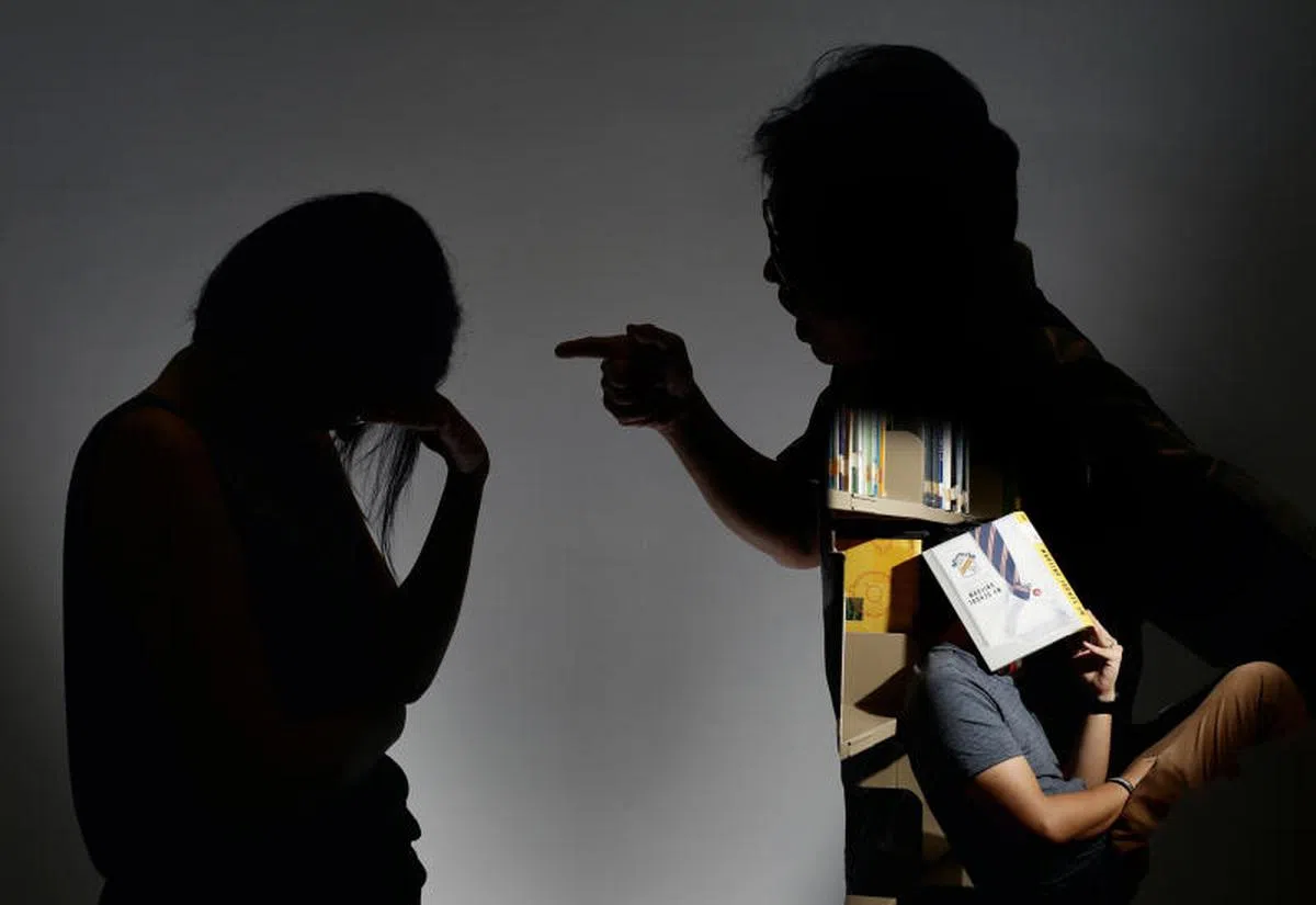  父子在教育上产生分歧。（联合早报示意图） 