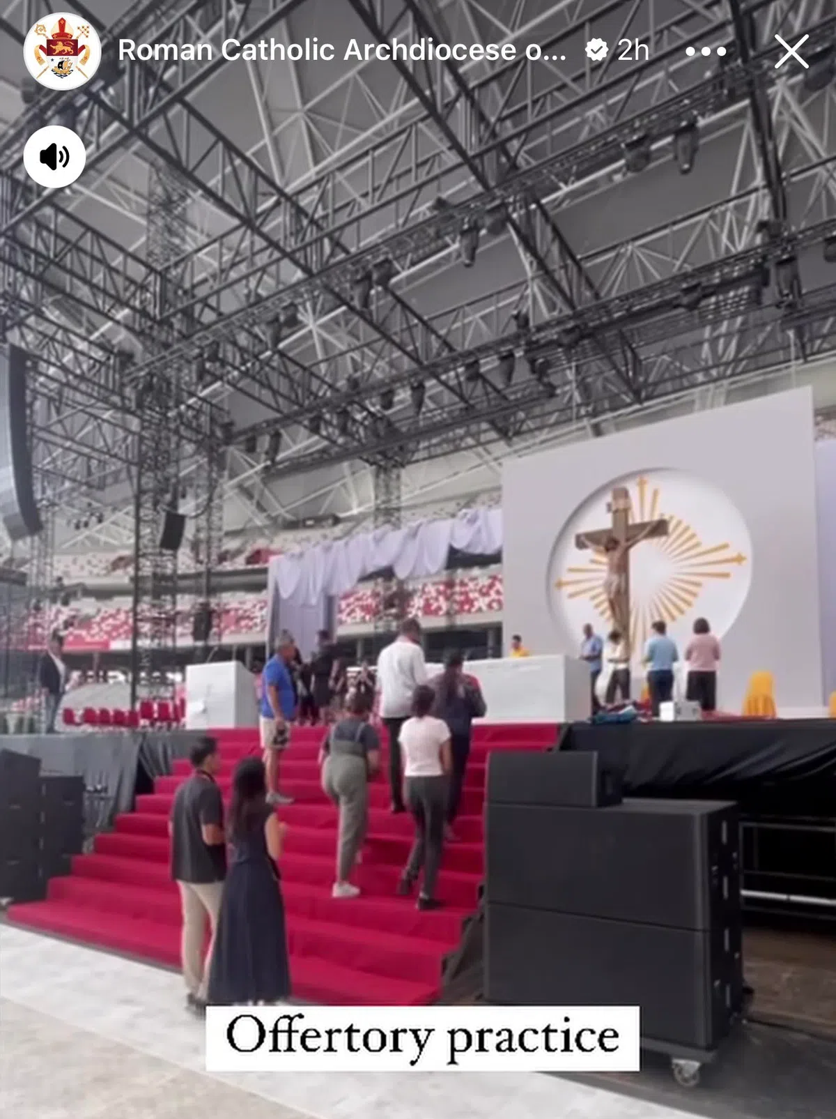 四个代表本地主要族群的家庭在进行奉献仪式彩排。（天主教新加坡总教区 IG Stories）