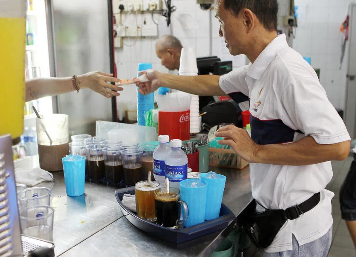 咖啡店的饮料摊位。（海峡时报）