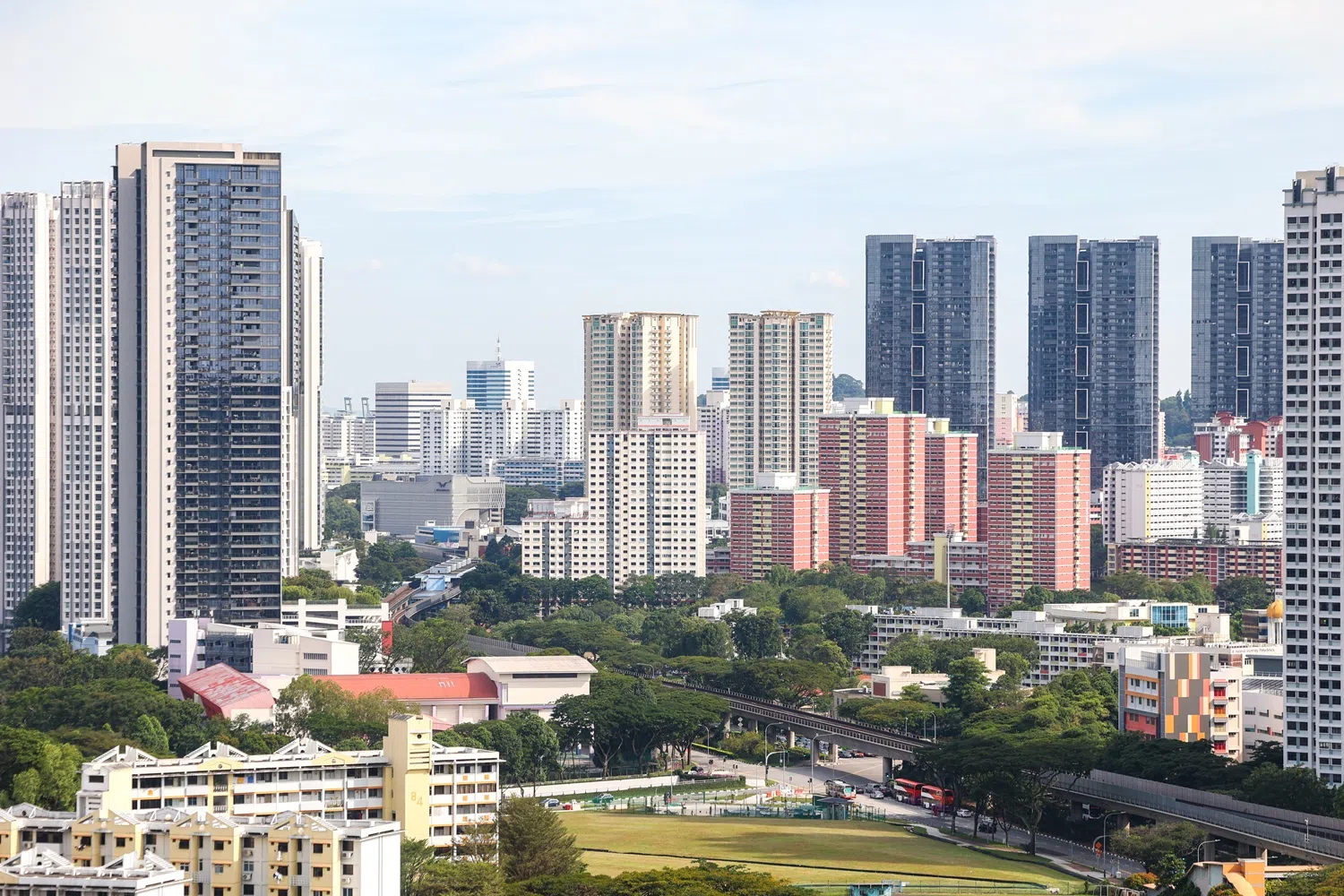本地组屋及公寓的转售交易量皆在10月出现较大的跌幅。