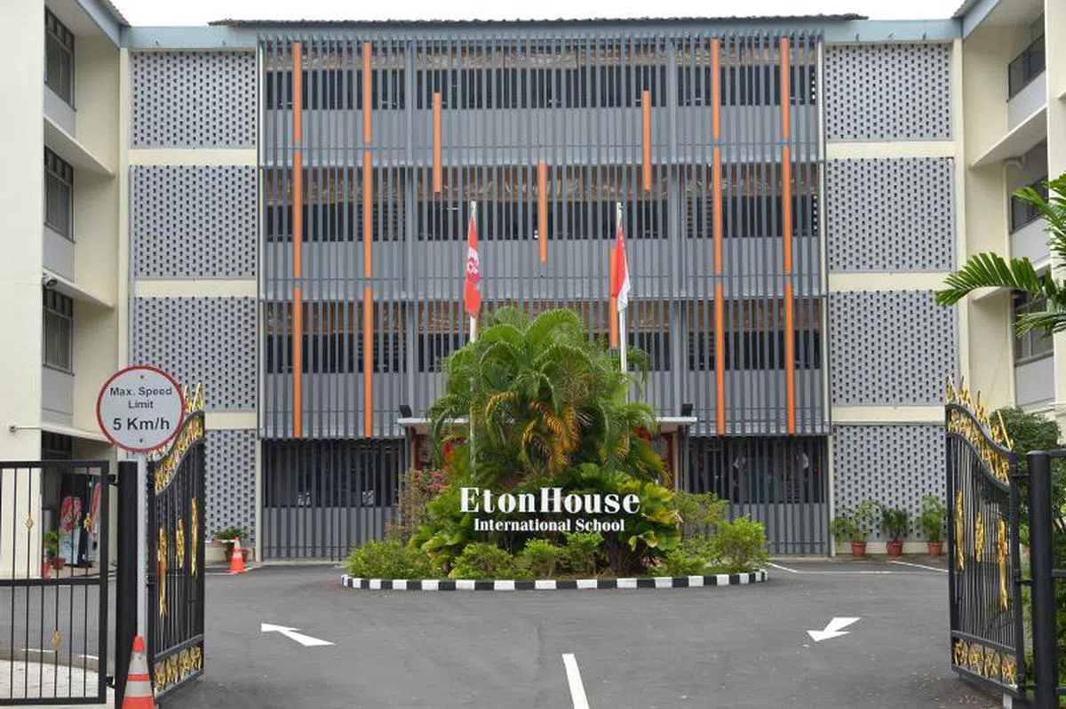 本地国际学校收到越来越多来自香港的申请。（海峡时报）