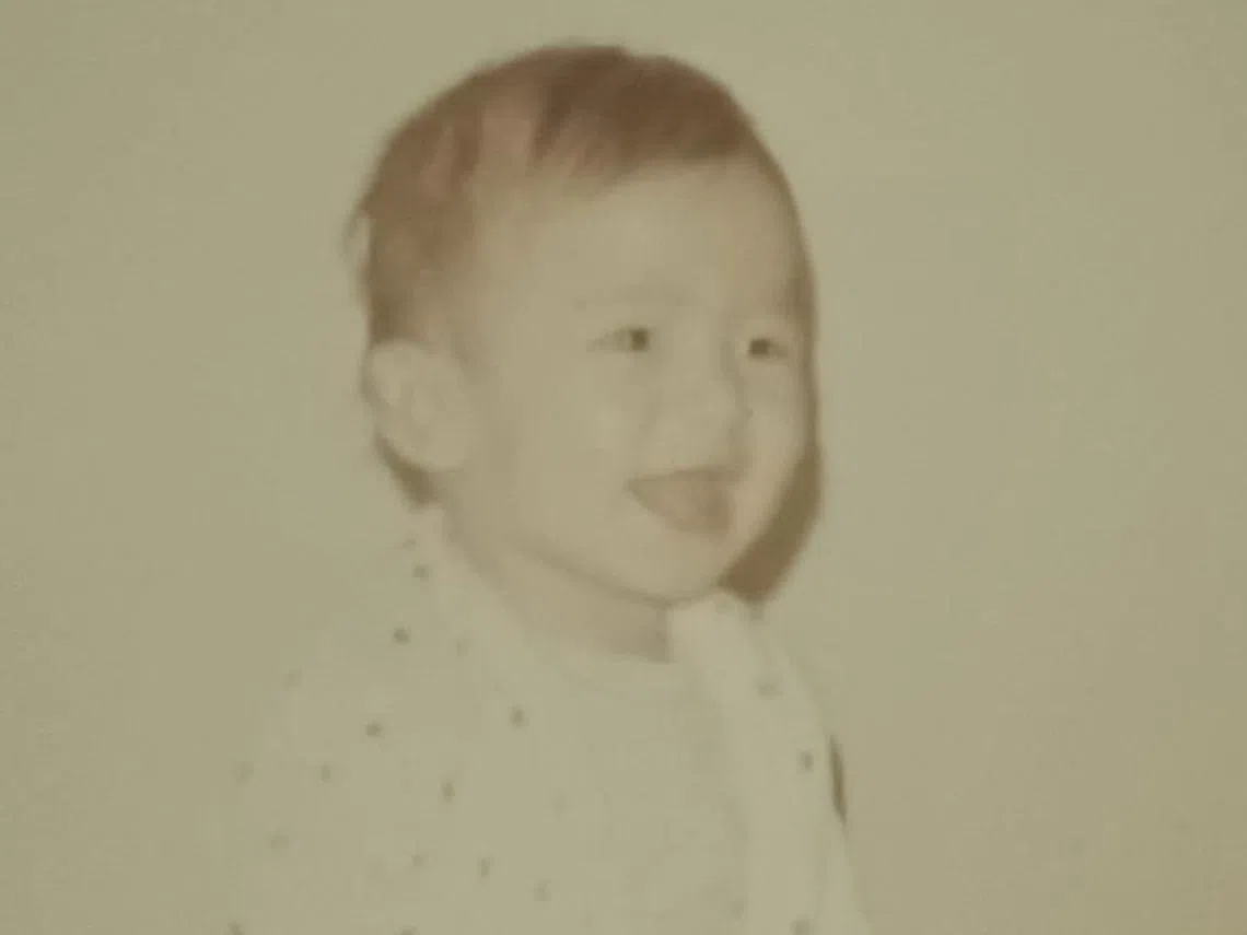 Ngo Ai Yen年幼时的照片，当时她还是个9个月大的宝宝。（Ngo Ai Yen提供）