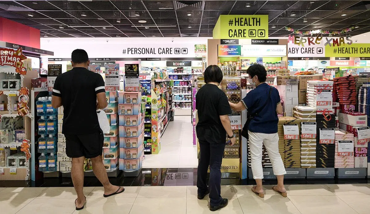 本地一家药妆店外观。（海峡时报）