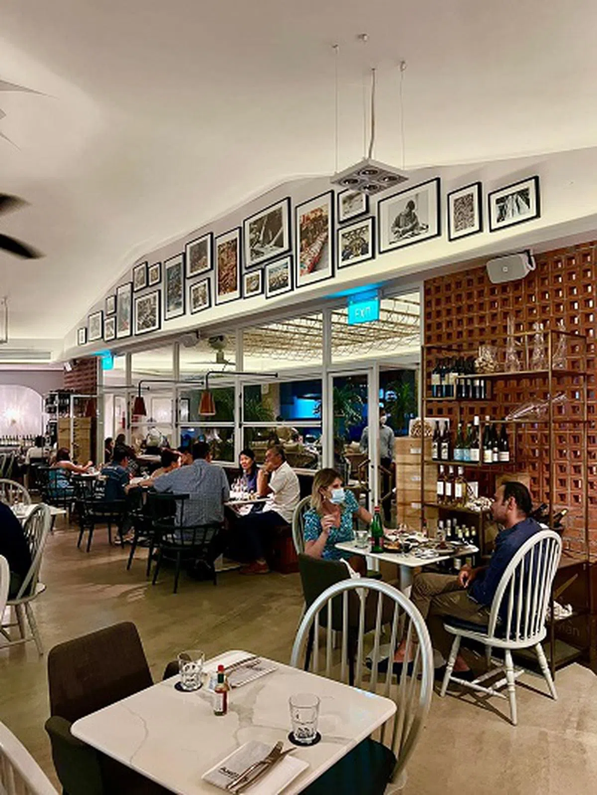 经营Angie's Oyster Bar & Grill的业者透露，过去几个月，有越来越多食客投诉店内有小孩在无人看管的情况下四处乱跑，或干扰其他食客。（互联网）