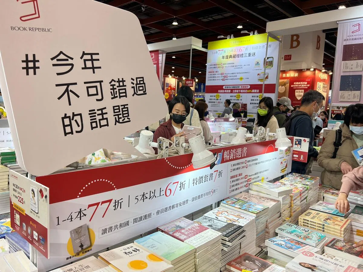 三年疫情解封后，首个回归到春节档期的台北国际书展吸引到大量人潮。（叶孝忠摄）