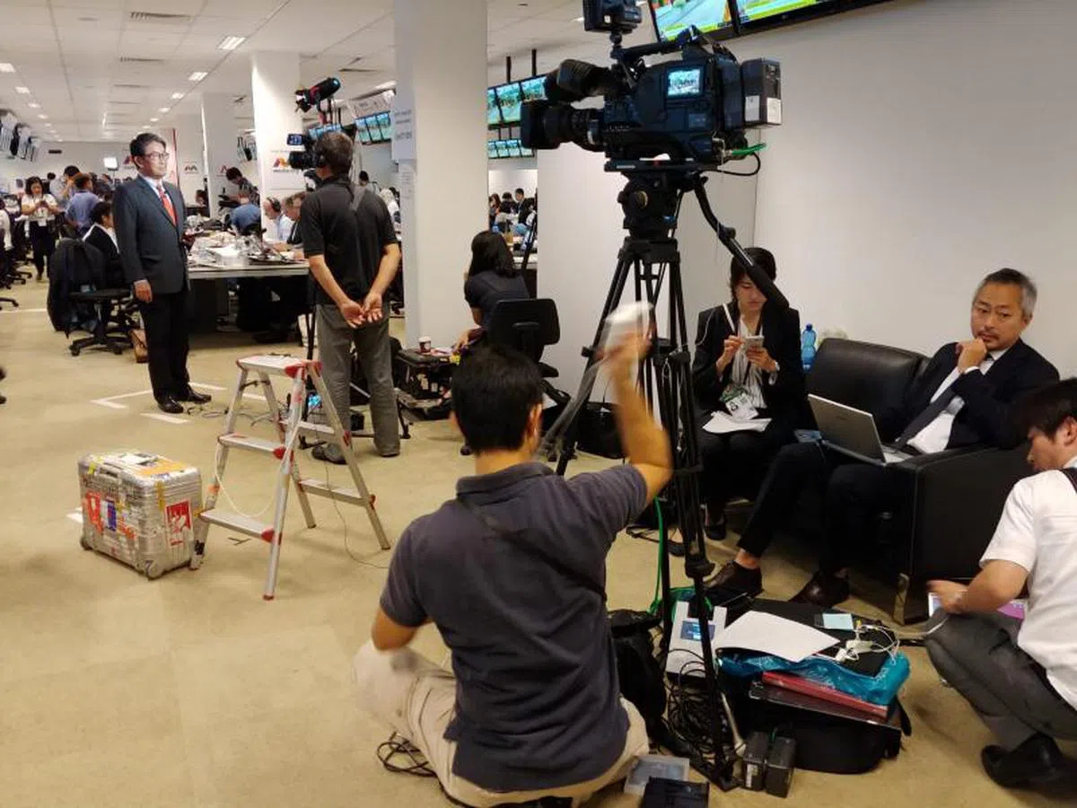  媒体在紧锣密鼓地筹备中。（张丽苹摄） 
