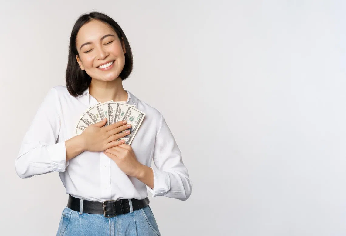 天降横财笑呵呵，此为示意图。（Image by benzoix on Freepik）