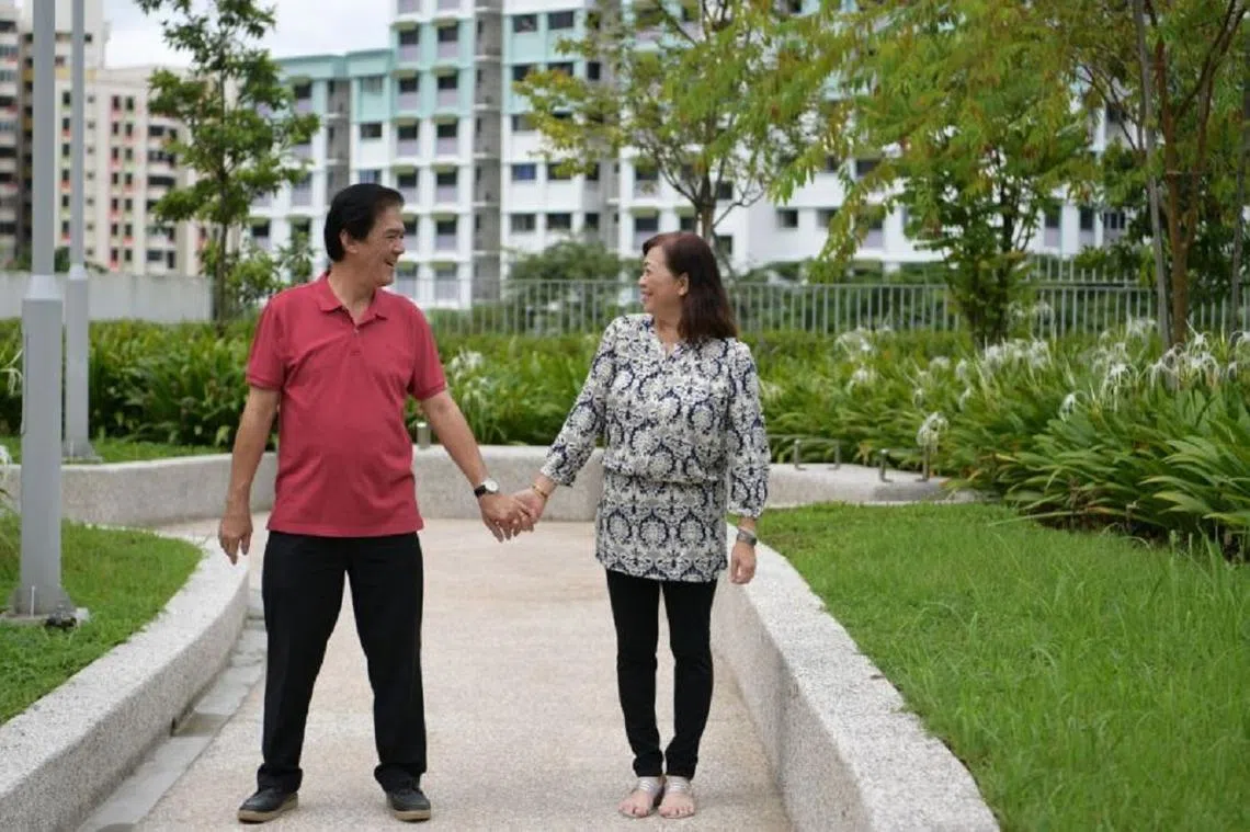 吴先生和沈女士5年前在工作中结识，今年3月在亲友见证下共结连理。（海峡时报）