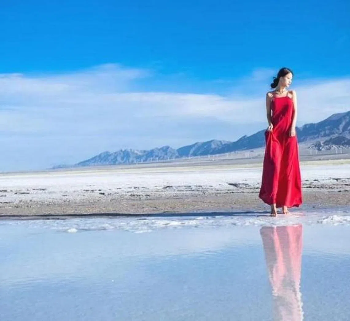 黄姓女子把从淘宝买来的衣服穿出去西藏旅游拍照，之后以“不喜欢”为由，把衣服退回。（互联网）