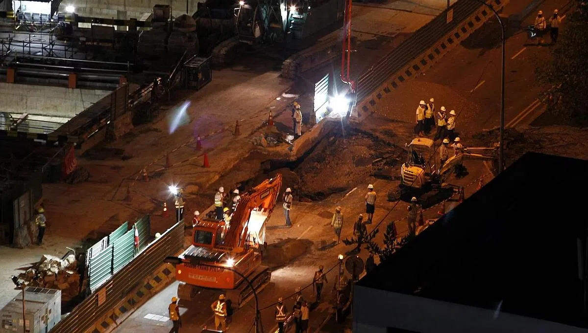 兀兰路曾发生路面坍塌事故。（海峡时报）