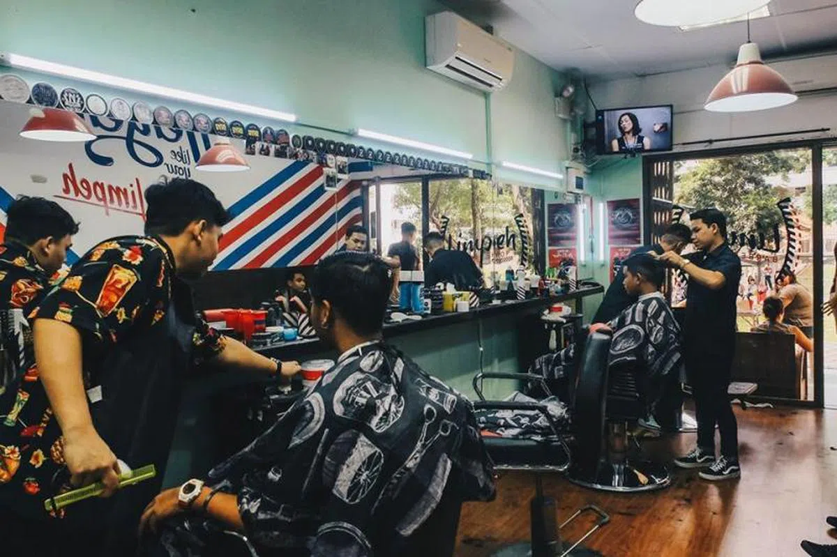 组屋区理发店示意图。（Limpeh Barbershop面簿） 